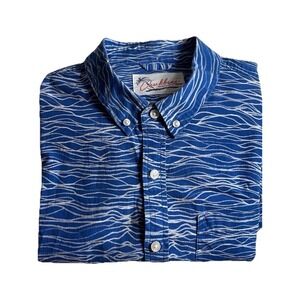 Chubbies‎ Mens Short Sleeve Button Down Shirt Blue White Wave Pattern